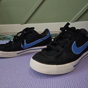 Nike Women's 7.5 Black and Blue BRS Skate Flat Shoes